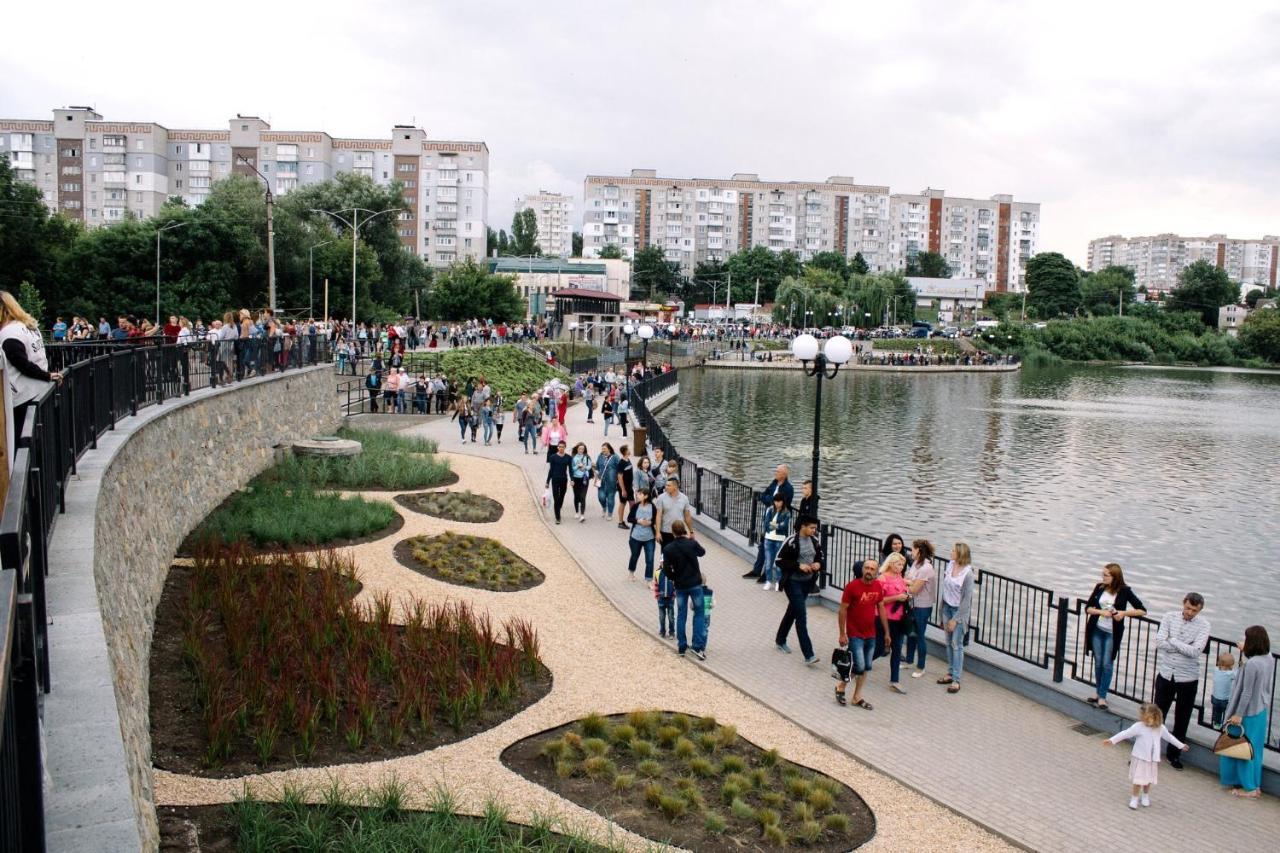 Семейные Апартаменты В Новом Районе У Софиевского Парка Uman Bagian luar foto